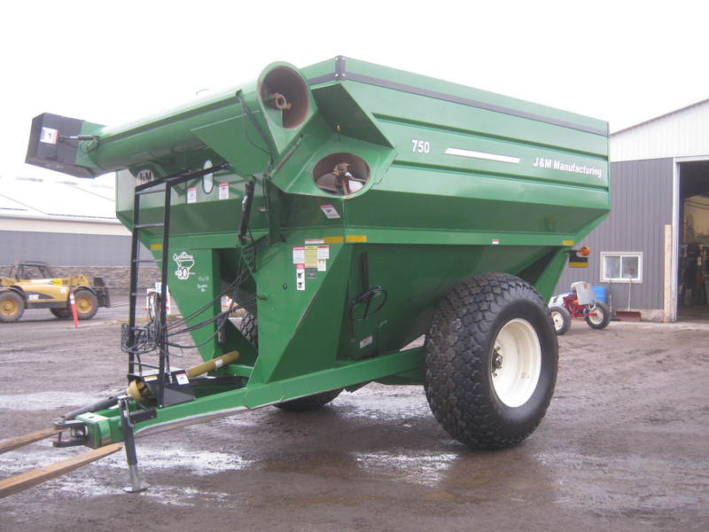 J&M 750 - 18 Grain Cart 
